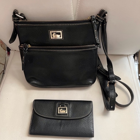 Dooney & Bourke crossbody bag and wallet - Picture 1 of 8